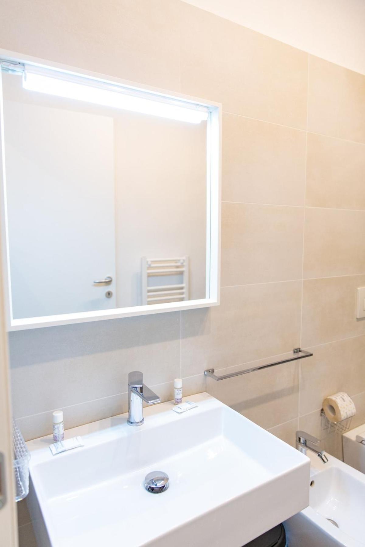 Charming & Modern Near Santo Spirito Apartment Florenz